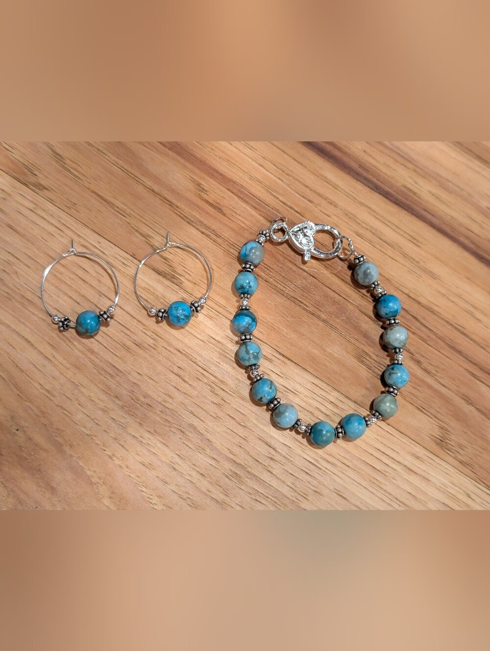 Source Unknown Blue-Green Bead Bracelet with Hoop Earrings